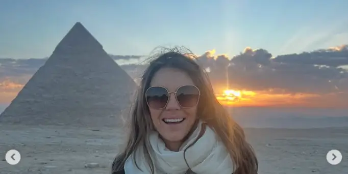 Elizabeth Hurley flaunts her beautifully toned abs while basking in the luxurious landscape of Egypt during her latest getaway Elizabeth Hurley flaunts her beautifully toned abs while basking in the luxurious landscape of Egypt during her latest getaway