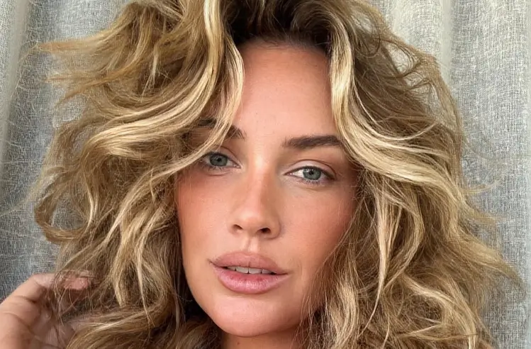 Paige Spiranac, 31, Distracts Instagram In Plunging Bikini With Messy Bed Hair
