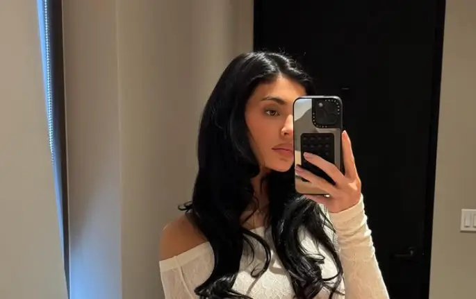 Kylie Jenner Shows Off Her Hourglass Body In A Skintight White Lace Dress