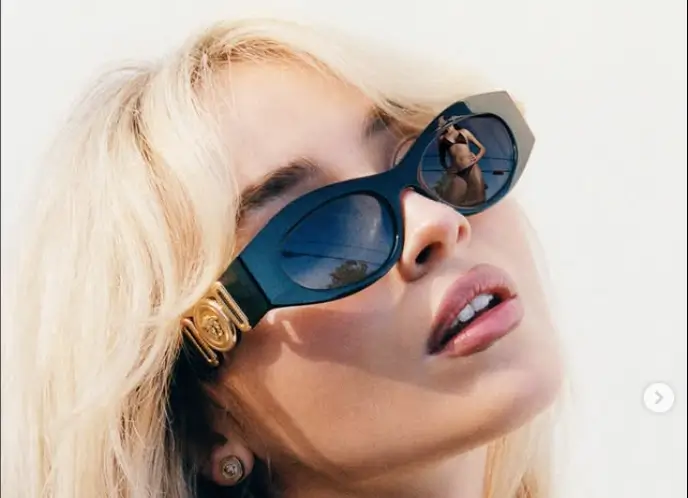 Sabrina Carpenter showed off her stunning figure in a new campaign for the brand’s Biggie eyewear sunglasses