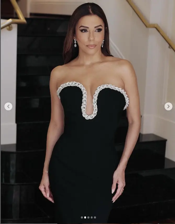 Eva Longoria looked breathtaking in a beautiful strapless gown, the daring sweetheart neckline perfectly accentuated her figure