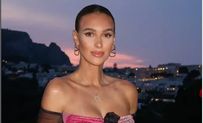 Veronika Rajek in braless crop top as she snaps showcasing her bombshell figure from Capri