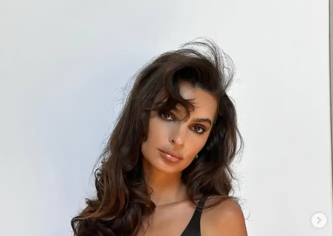 Emily Ratajkowski put on a racy black outfit with heels that showed off her killer curves