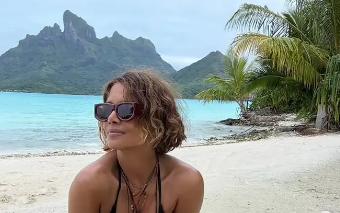 Halle Berry looking stunning in a tiny black bikini showcase her beauty, proving that age is just a number